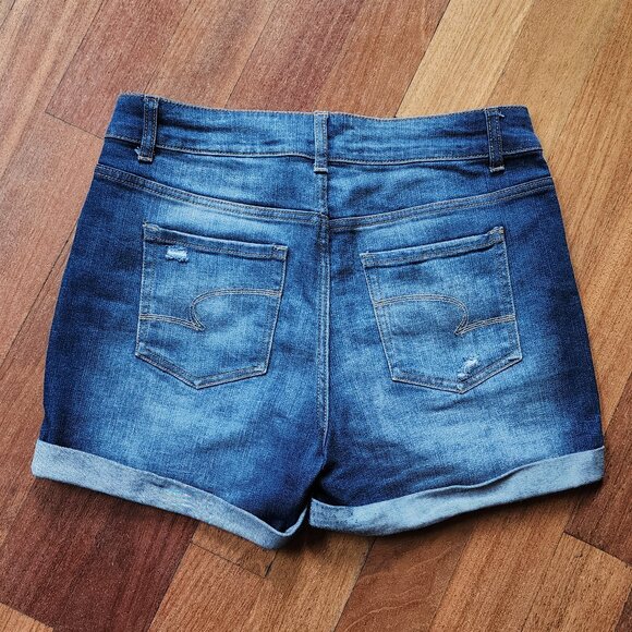 Time And Tru Mid-Rise Rolled Ripped Shorts Size 8 - Picture 8 of 11